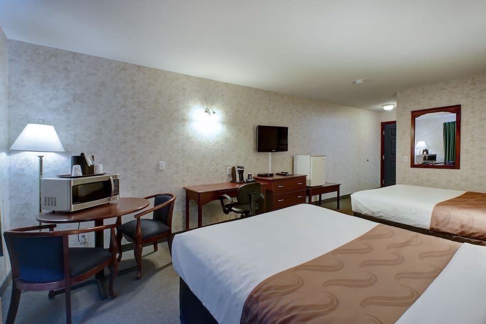 Ramada by Wyndham Nisku Edmonton Airport 1