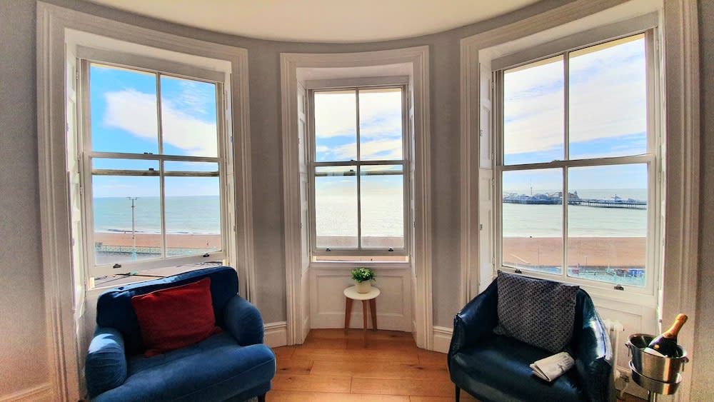 A Room With A View - Free Parking 1