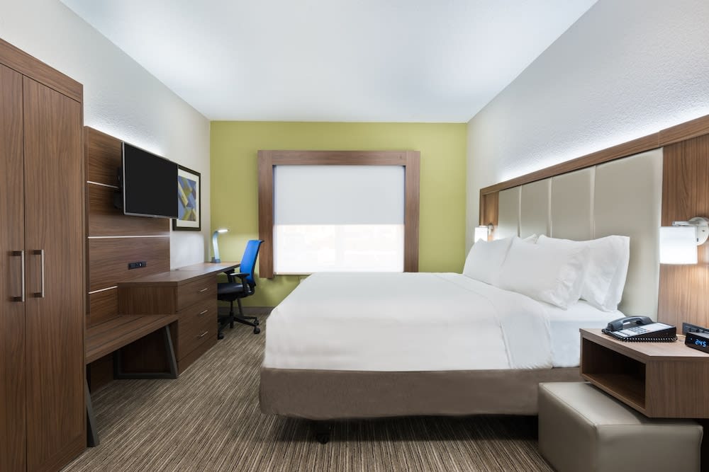 Holiday Inn Express & Suites Columbus Airport East, an IHG Hotel 5