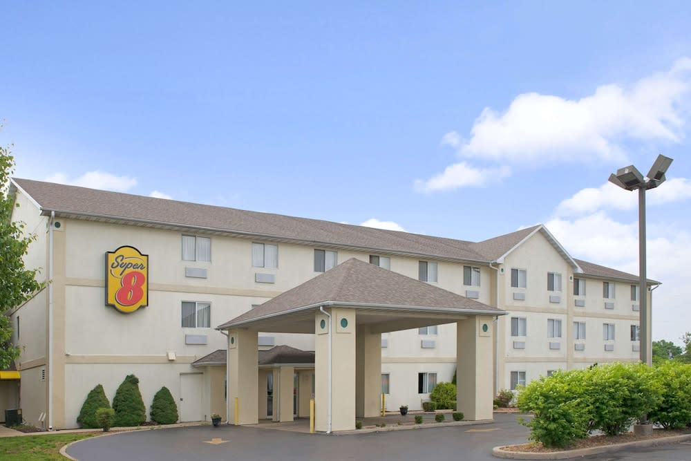 Super 8 by Wyndham Pontoon Beach IL/St. Louis MO Area 1