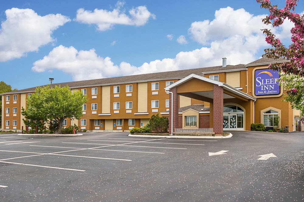 Sleep Inn & Suites Niantic North 1