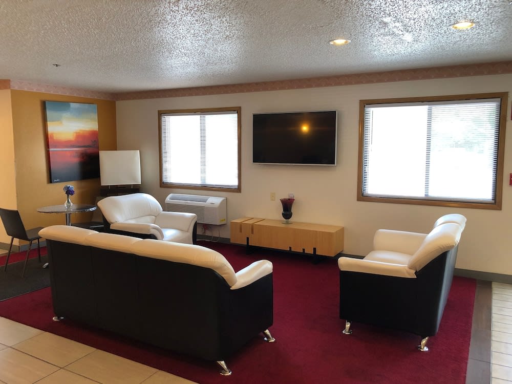 Super 8 by Wyndham Front Royal 4