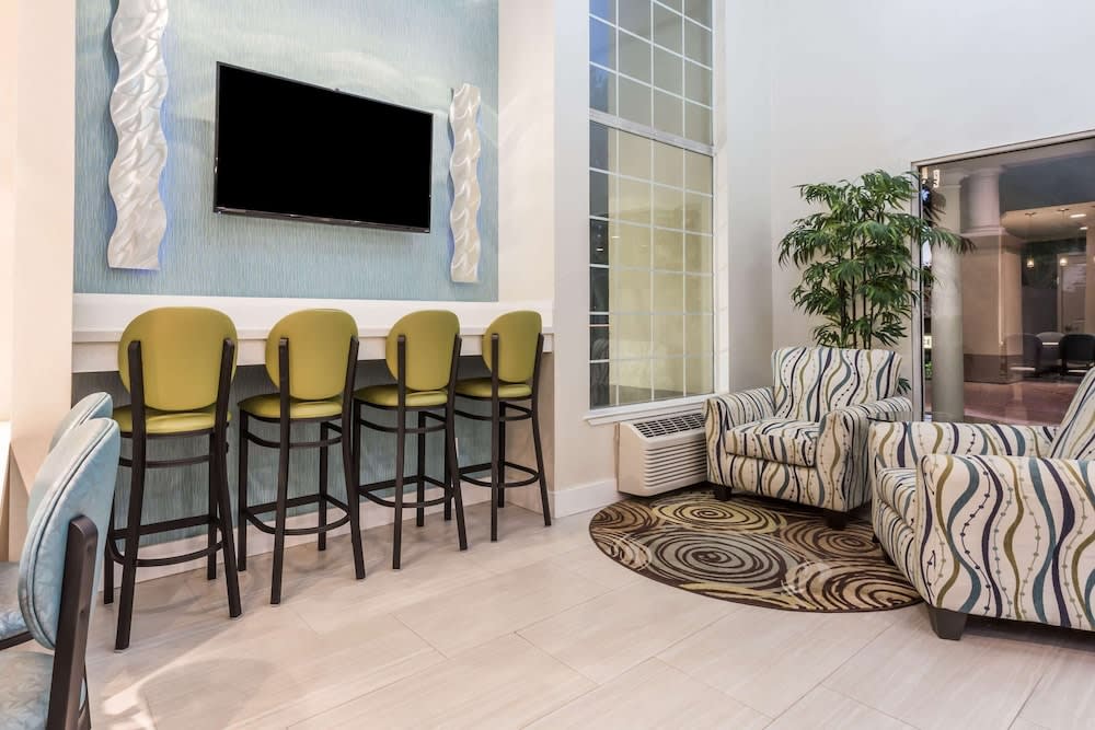 Super 8 by Wyndham Mountain View 3