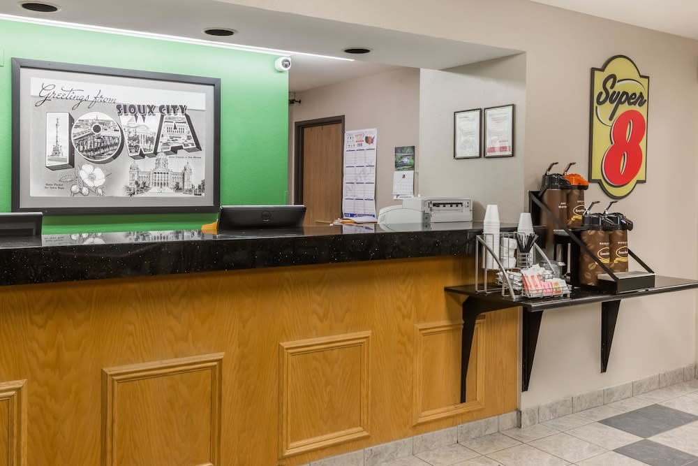 Super 8 by Wyndham Sioux City South 5