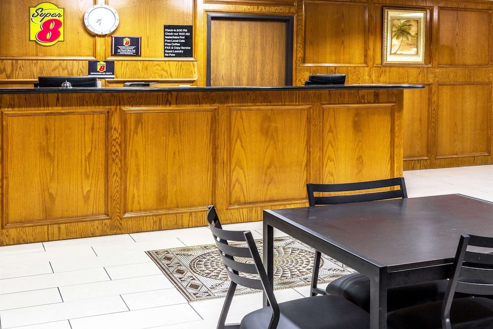 Super 8 by Wyndham League City Kemah Area 3