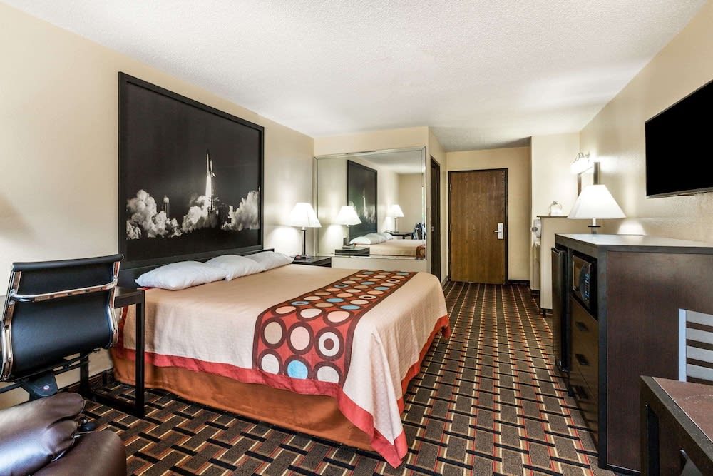 Super 8 by Wyndham League City Kemah Area 5