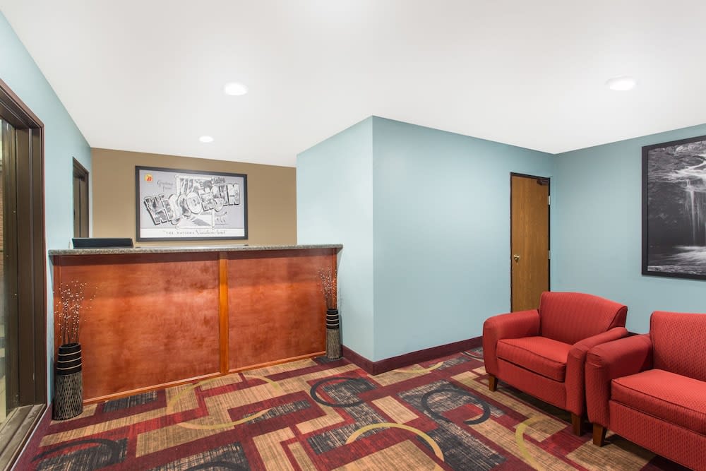 Super 8 by Wyndham Eau Claire I-94 2