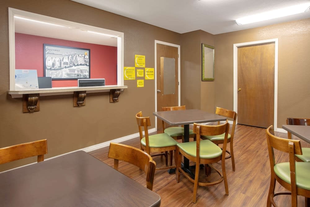 Super 8 by Wyndham Big Cabin/Vinita Area 2