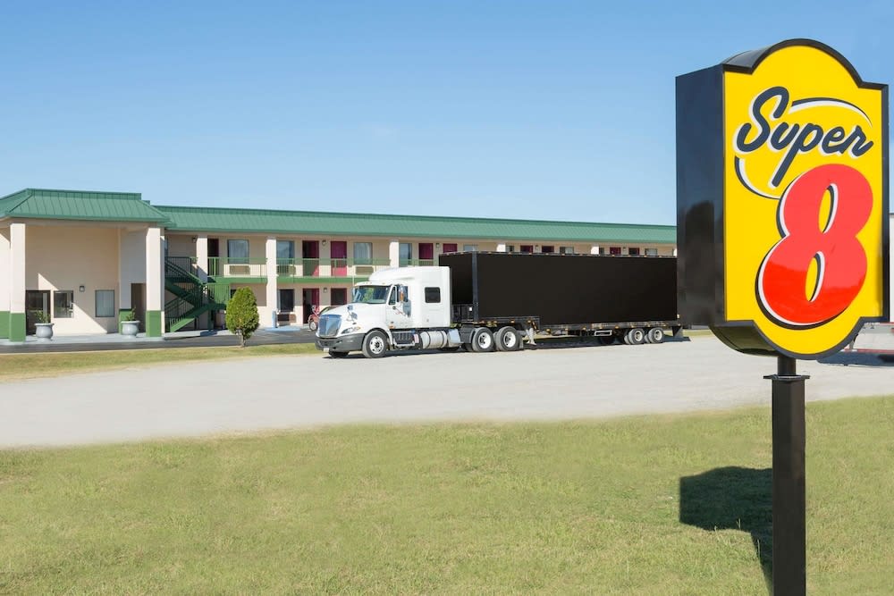 Super 8 by Wyndham Ashburn 1