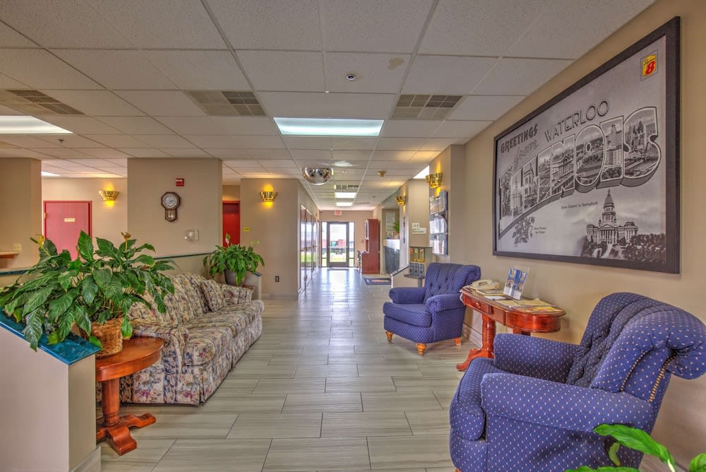 Super 8 by Wyndham Waterloo 2