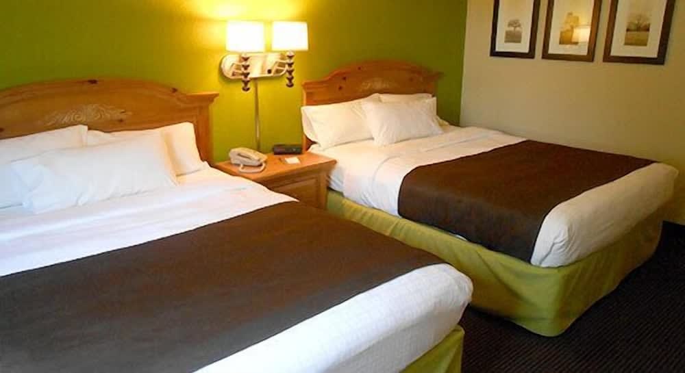 AmericInn by Wyndham Manitowoc 5