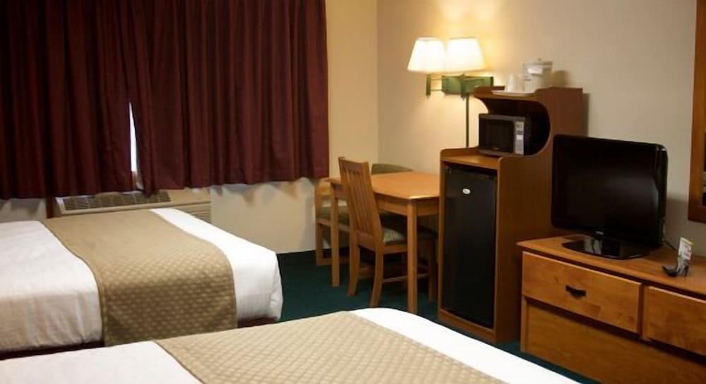 AmericInn by Wyndham Manitowoc 2