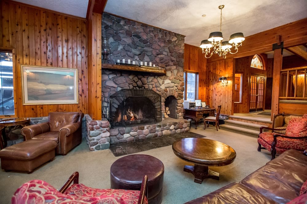 Kandahar Lodge at Whitefish Mountain Resort 2