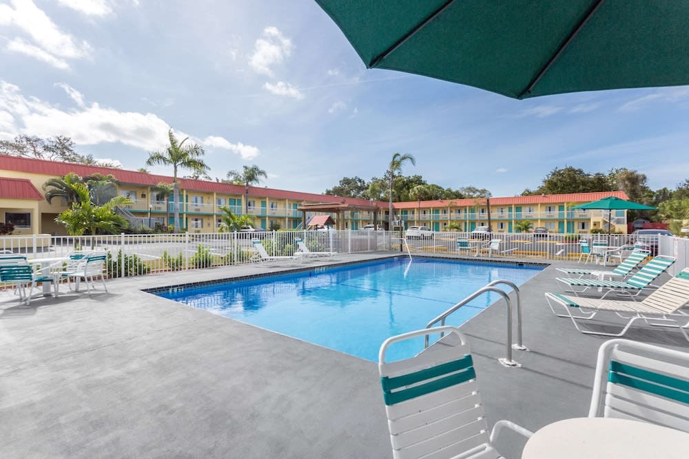 Super 8 by Wyndham Sarasota Near Siesta Key 1