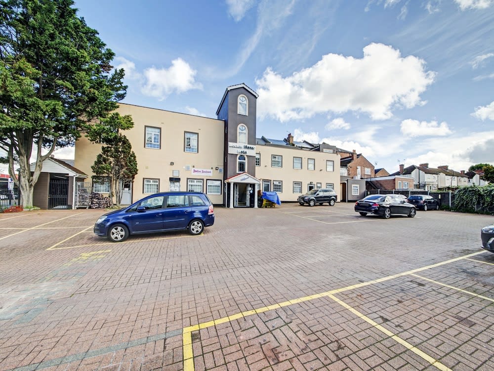 OYO Bostons Manor Hotel, Hanwell London 1