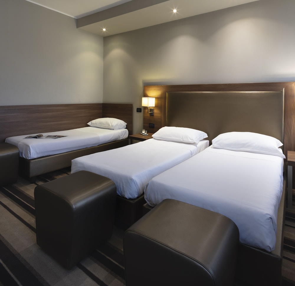 Smart Hotel Holiday 5