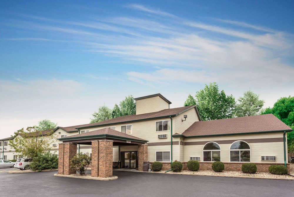 AmericInn by Wyndham Streator 1