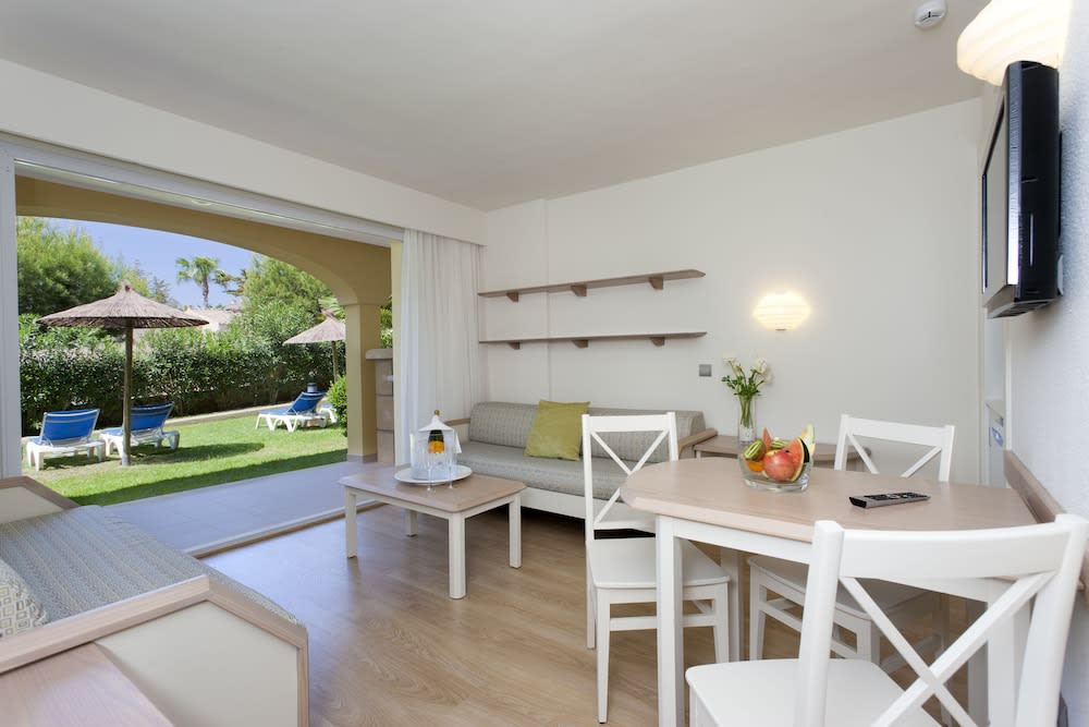 Insotel Cala Mandia Resort 4