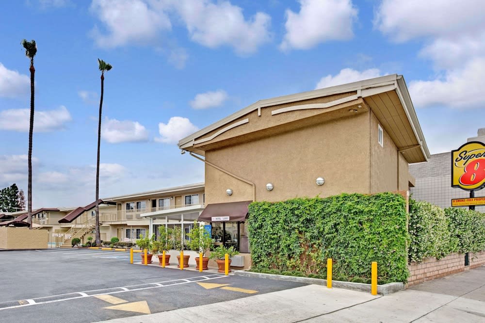 Super 8 by Wyndham Los Angeles-Culver City Area 1