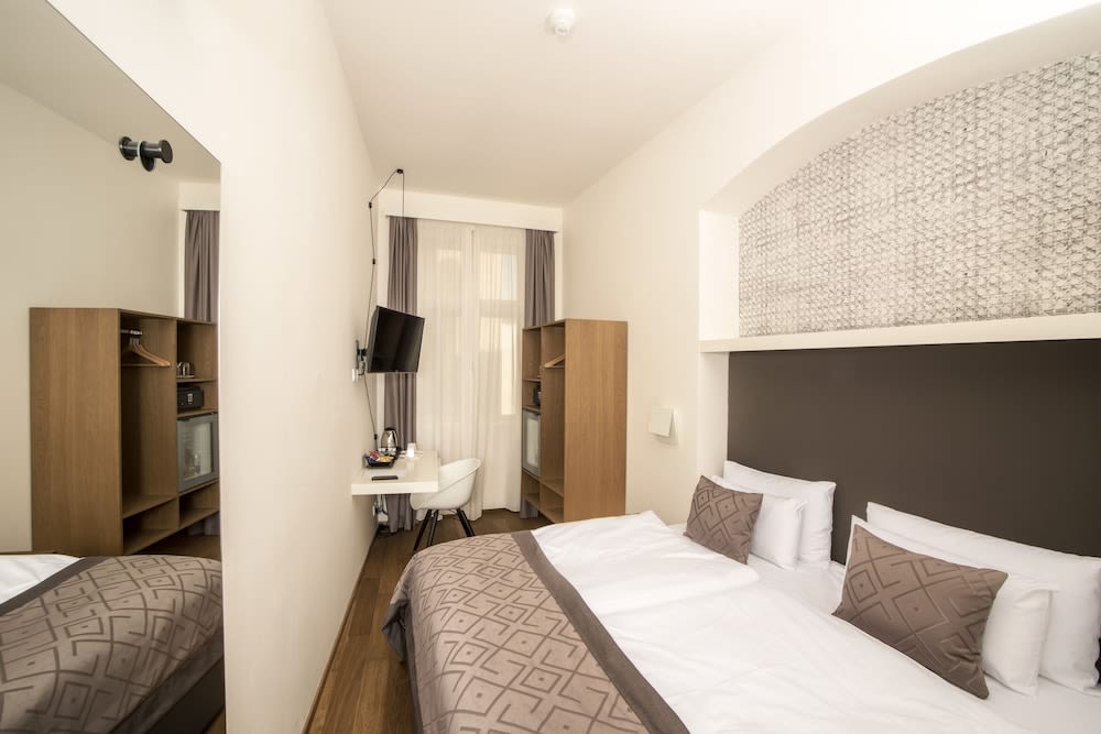 Hotel Golden Crown 2