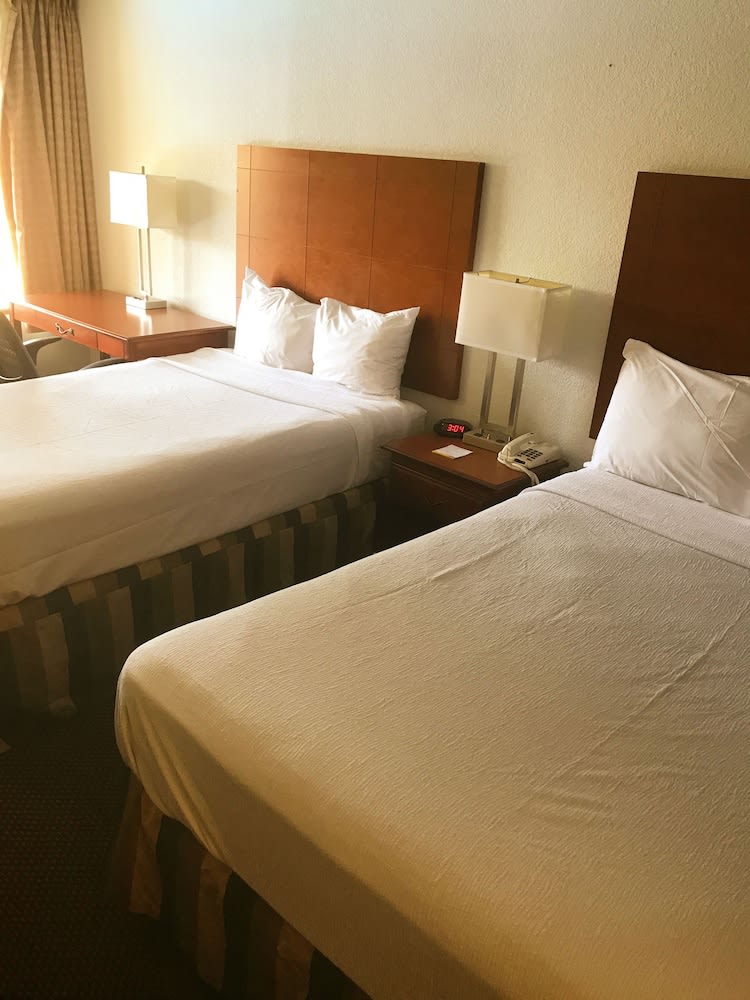 Days Inn & Suites by Wyndham Mobile 5