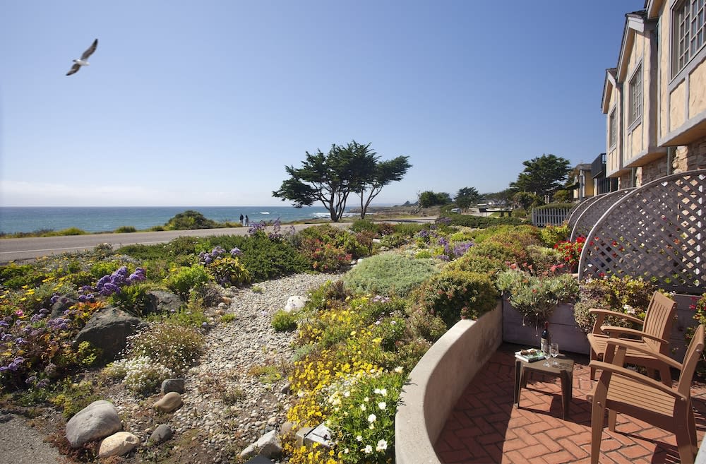 Pelican Inn & Suites 1