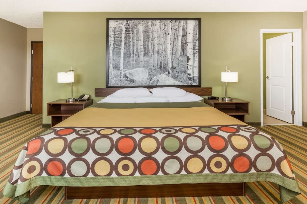 Super 8 by Wyndham Montrose 5