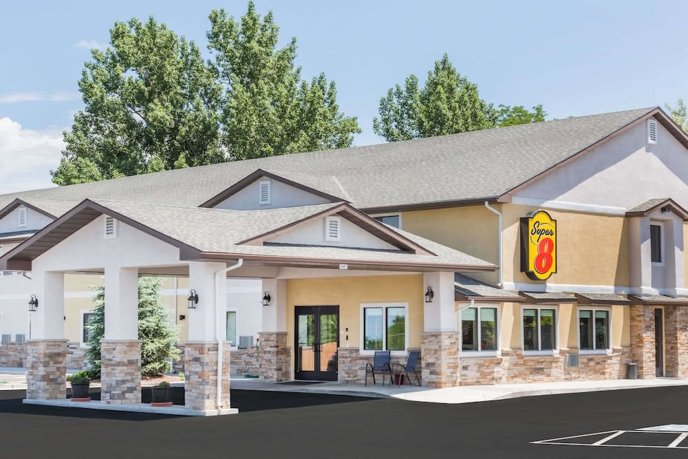 Super 8 by Wyndham Montrose 1