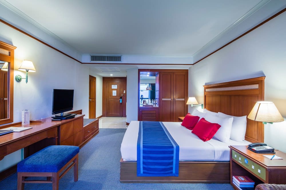 Cholchan Pattaya Beach Resort - SHA Extra Plus 4