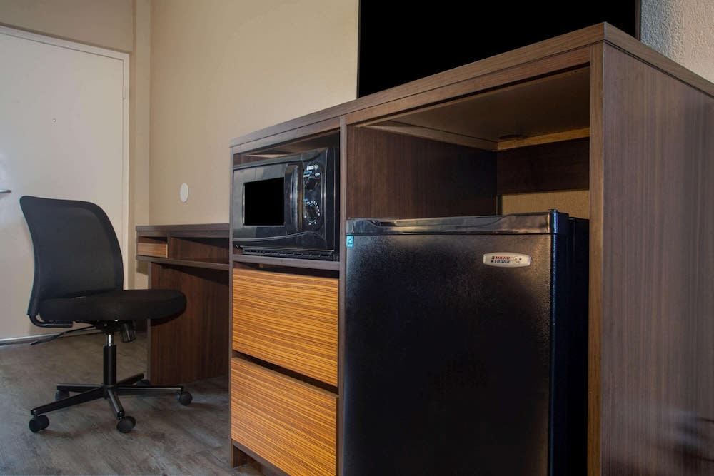 Best Western Plus Mobile Inn and Suites 2