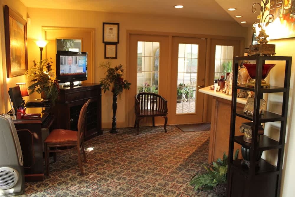 Vineyard Court Designer Suites Hotel 2
