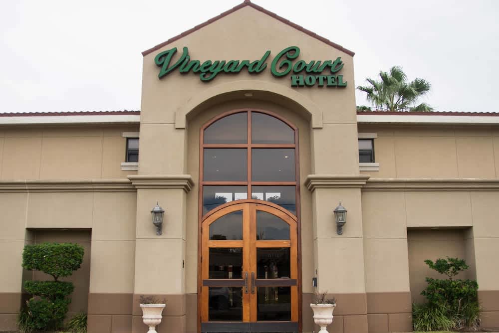 Vineyard Court Designer Suites Hotel 1