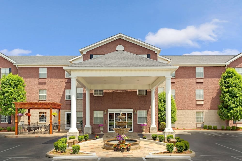 Hawthorn Extended Stay by Wyndham Cincinnati/Sharonville 1