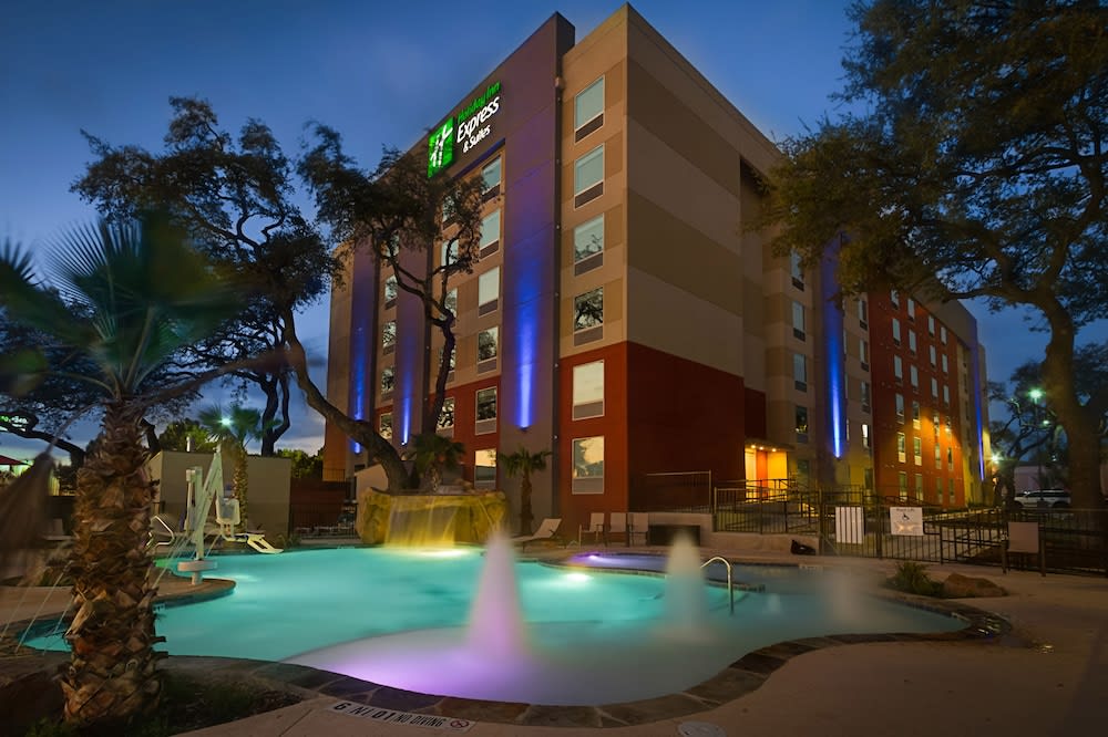 Holiday Inn Express & Suites SAN ANTONIO MEDICAL-SIX FLAGS by IHG 1
