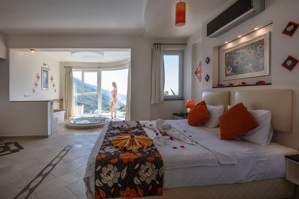 Golden Life Heights Deluxe Suite Hotel - Adults Only 1