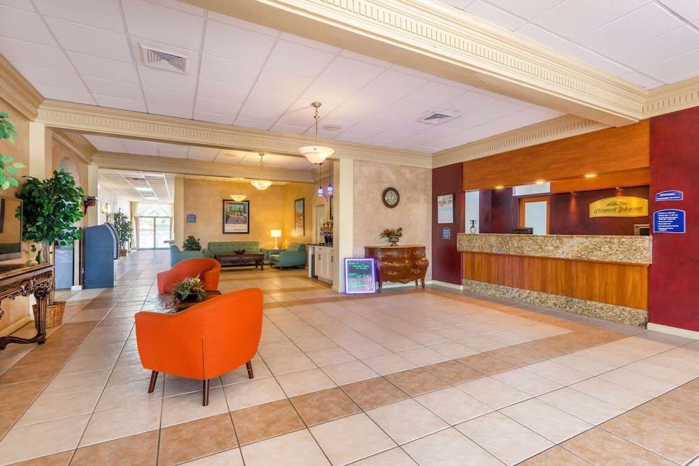 Howard Johnson by Wyndham Lakeland 2