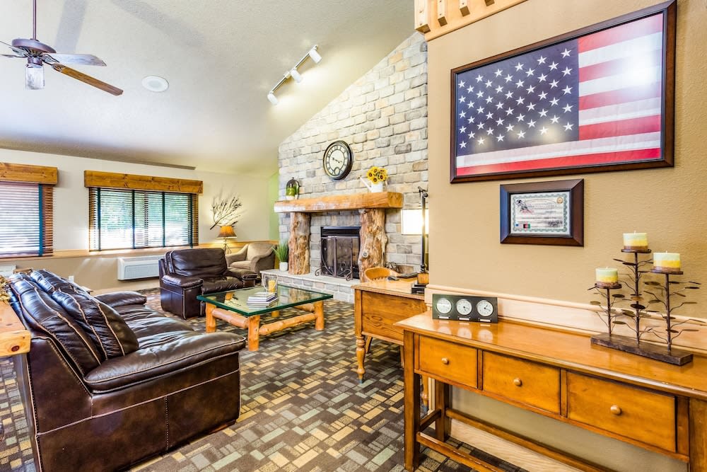 AmericInn by Wyndham Hampton 2