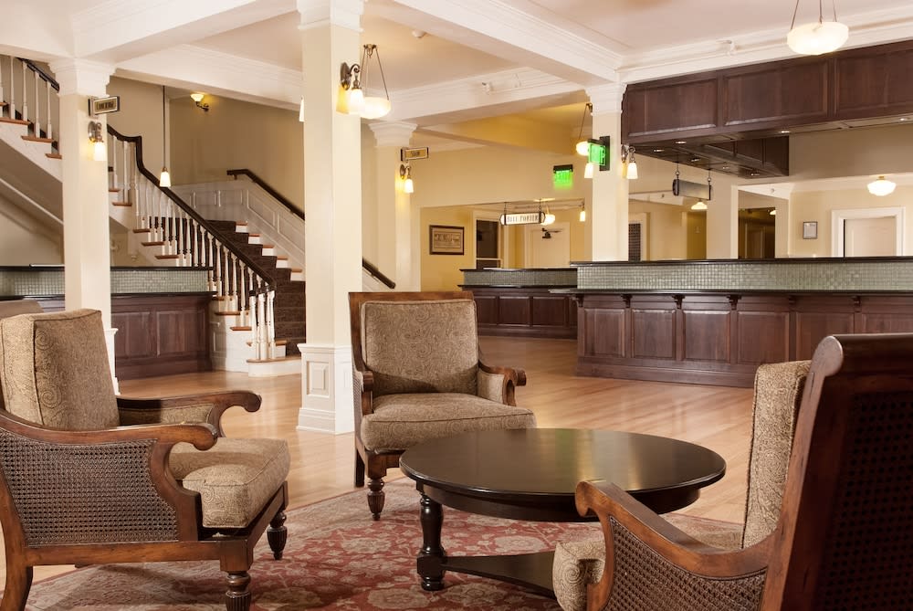 Lake Yellowstone Hotel & Cabins - Inside the Park 2