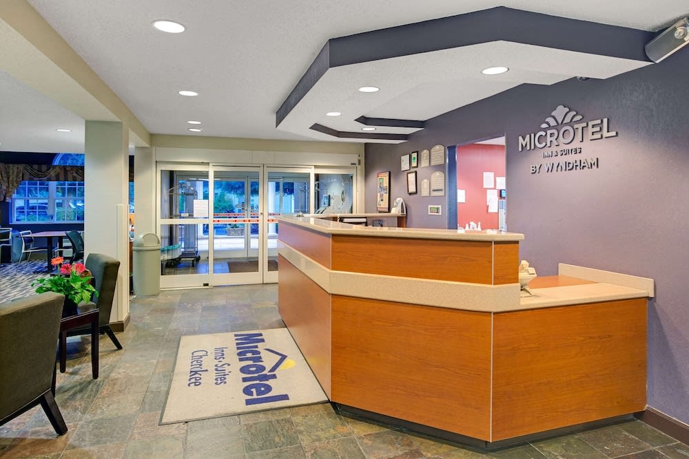 Microtel Inn & Suites by Wyndham Cherokee 2