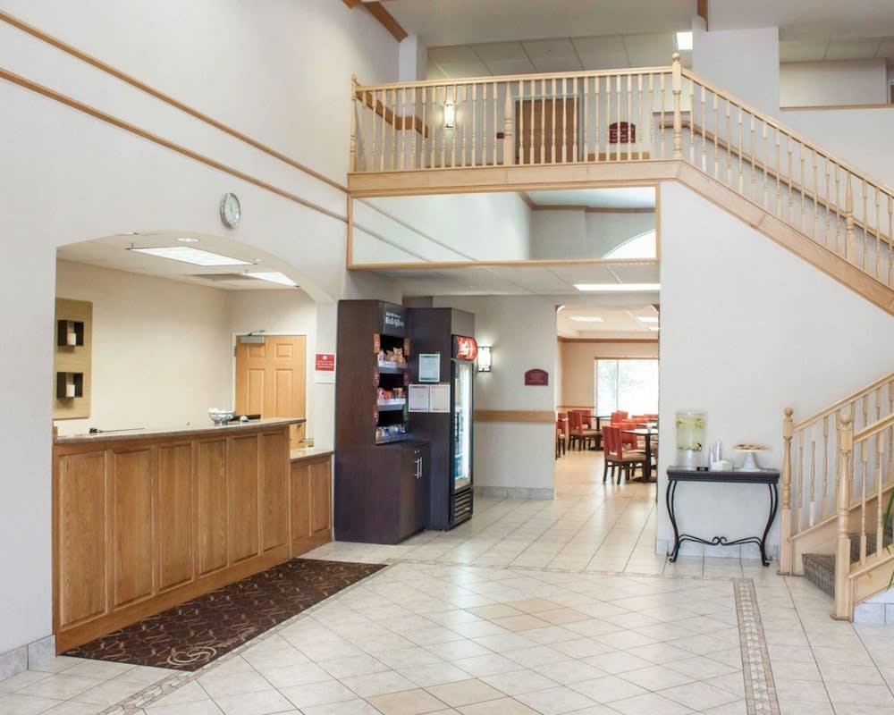 Comfort Suites Airport 2