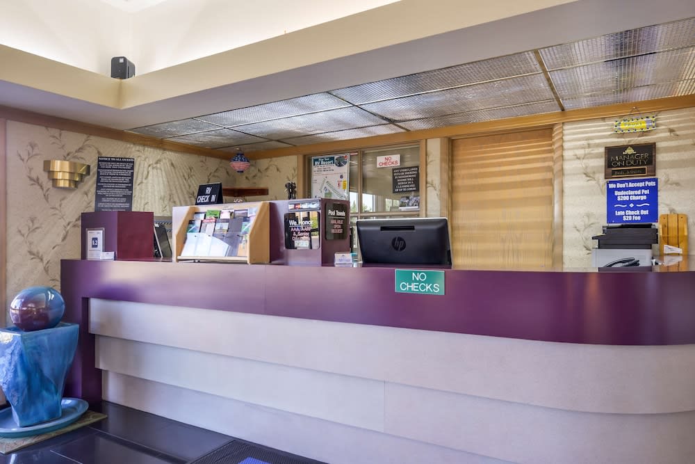 Americas Best Value Inn Phoenix Medford 2