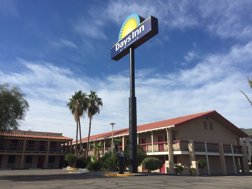 Days Inn by Wyndham Tucson City Center 1