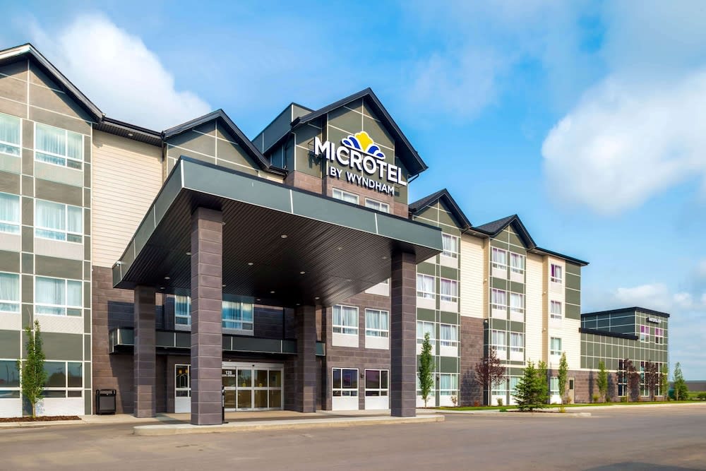 Microtel Inn & Suites by Wyndham Red Deer 1