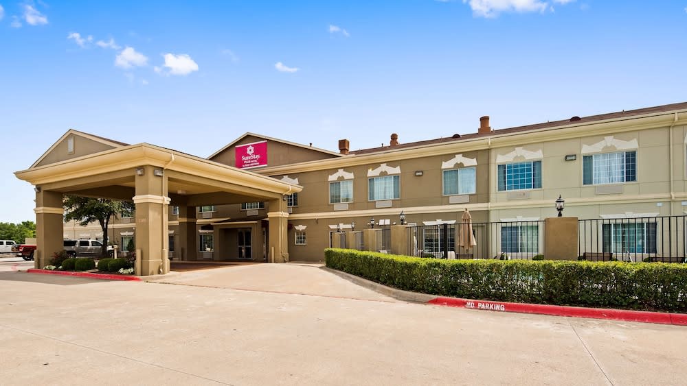 SureStay Plus Hotel by Best Western Mesquite 1