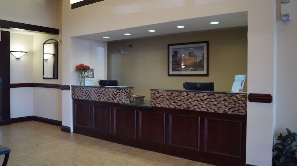 Ramada by Wyndham Denver International Airport 5