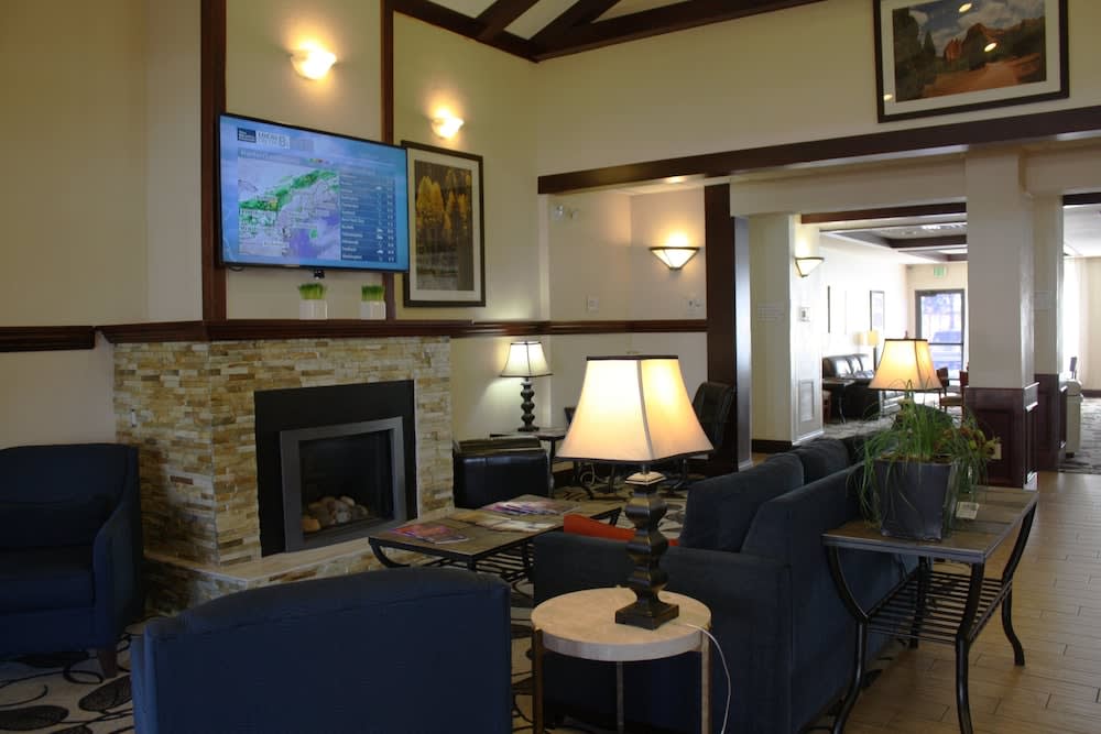 Ramada by Wyndham Denver International Airport 2