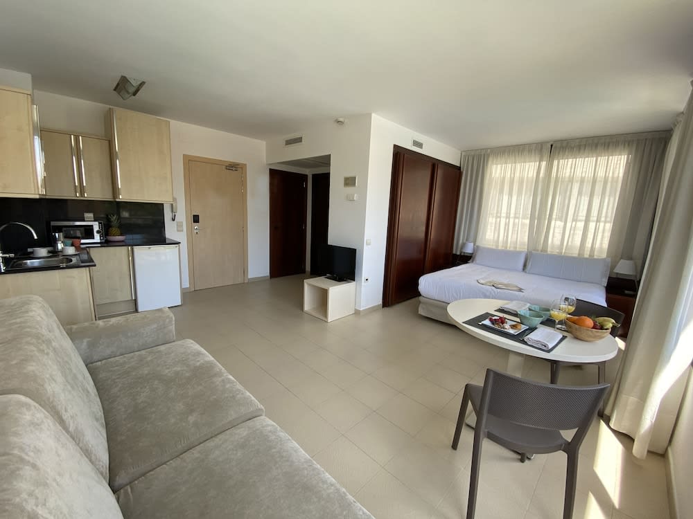 Atenea Park Suites & Apartments 5