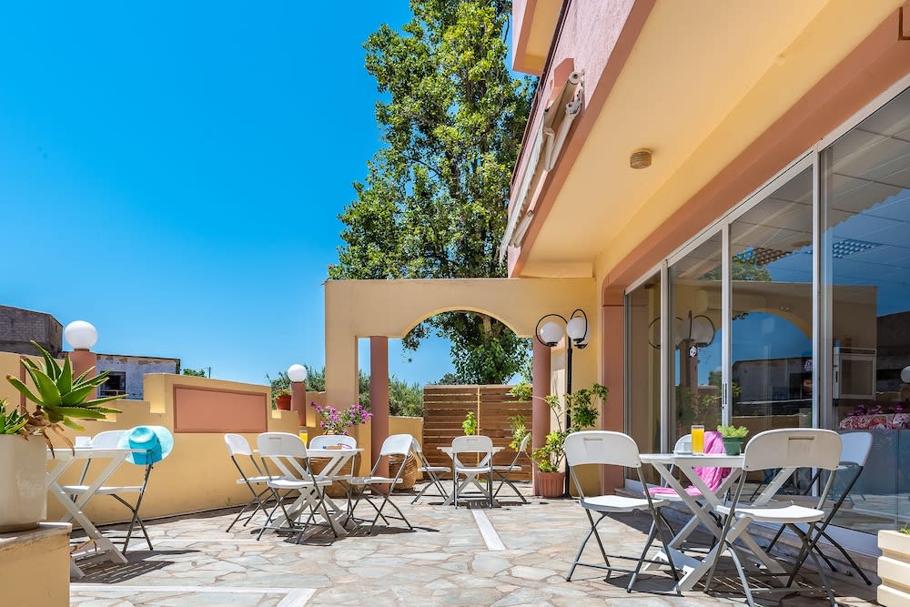 Louladakis Apartments 4