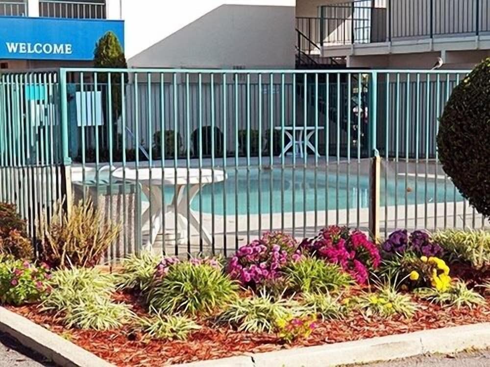 Rodeway Inn Fort Smith I-40 4