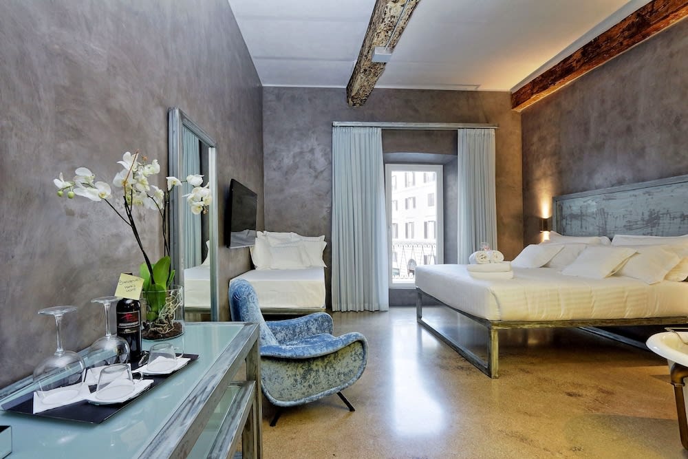 Mama's Home Rome 1